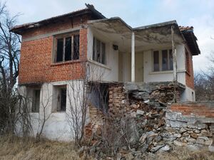 Two-storey house with land of 1525 sq.m near Topolovgrad Pay