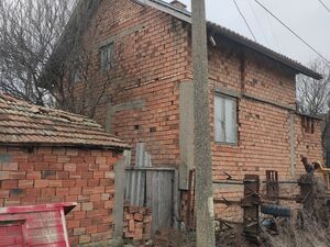 Rural house with plot of land located 40 km away from Pleven