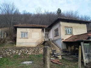 Rural house in proximity to forest and river 20 km from city