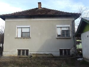 Country house with annex, garage and yard situated in Vrasta