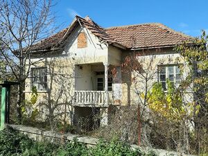 Old rural property with quiet setting in the countryside