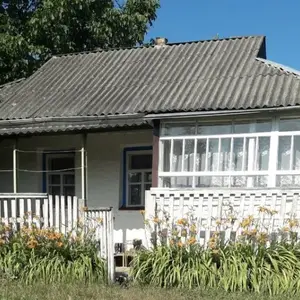 Riverside smallholding with lots of outbuildings!