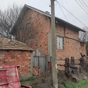 Rural house with plot of land located 40 km away from Pleven