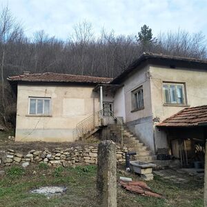 Rural house in proximity to forest and river 20 km from city